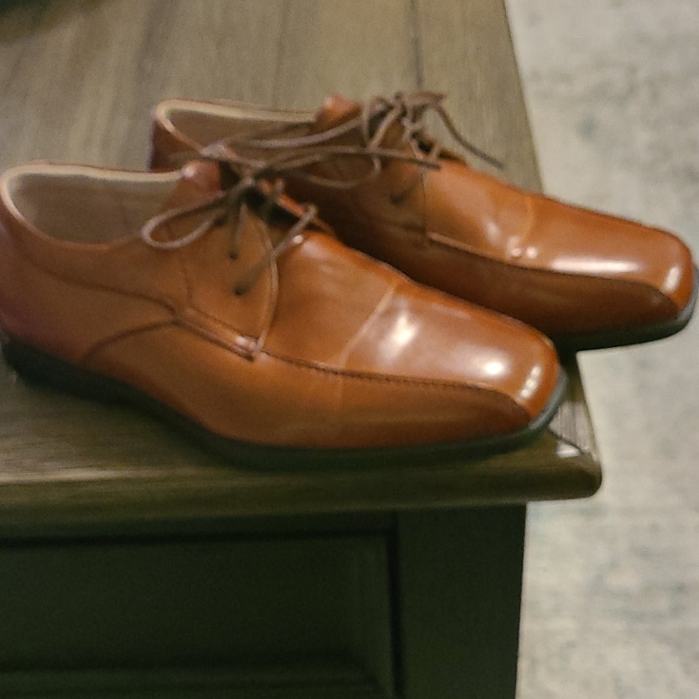 Sz 6 Boys dress shoe